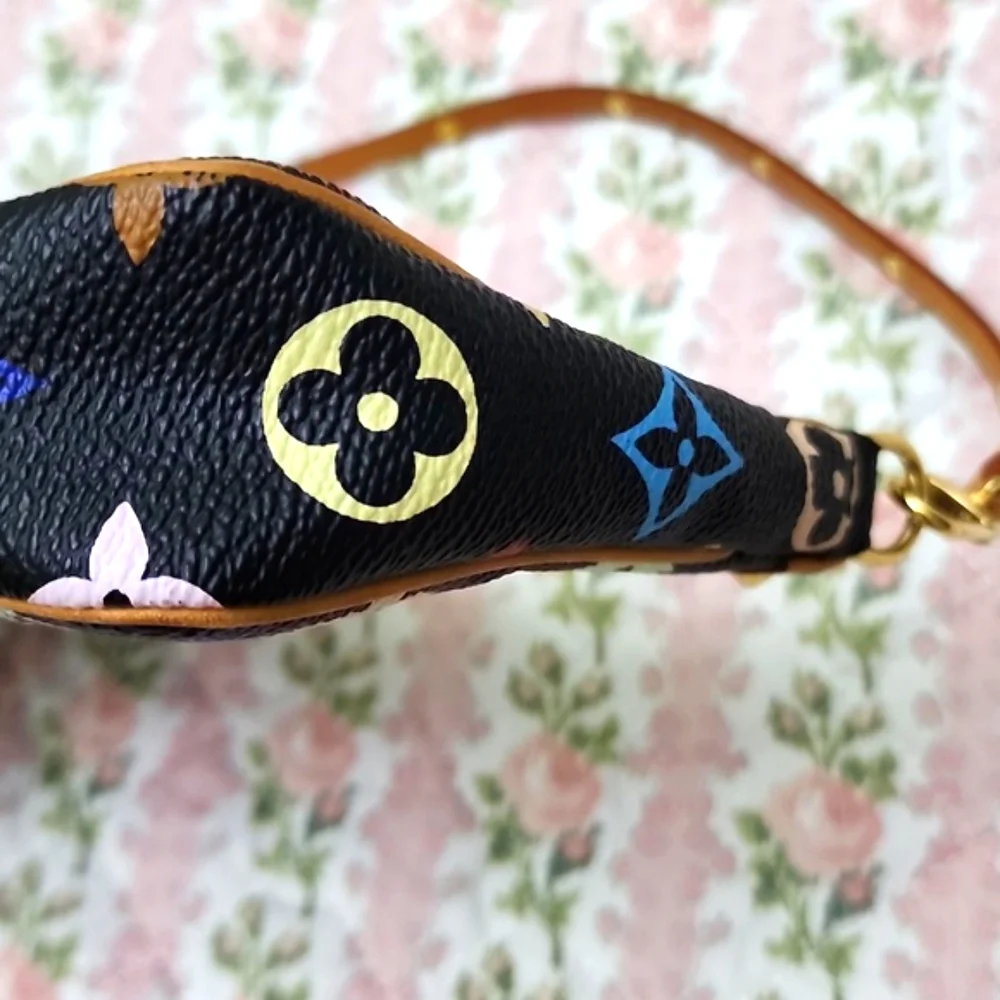 💎 Louis Vuitton Black Takashi Murakami Multicolor Monogram Pochette Bag - Picture 9 of 17